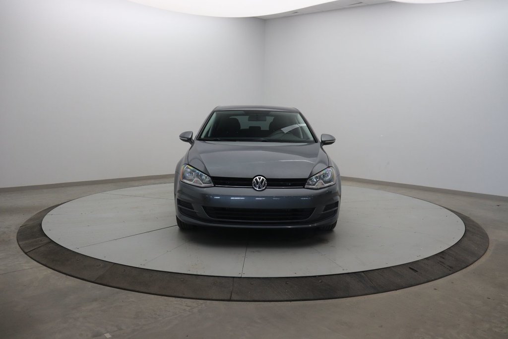 Volkswagen Golf  2017 à Jonquière, Québec - 2 - w1024h768px