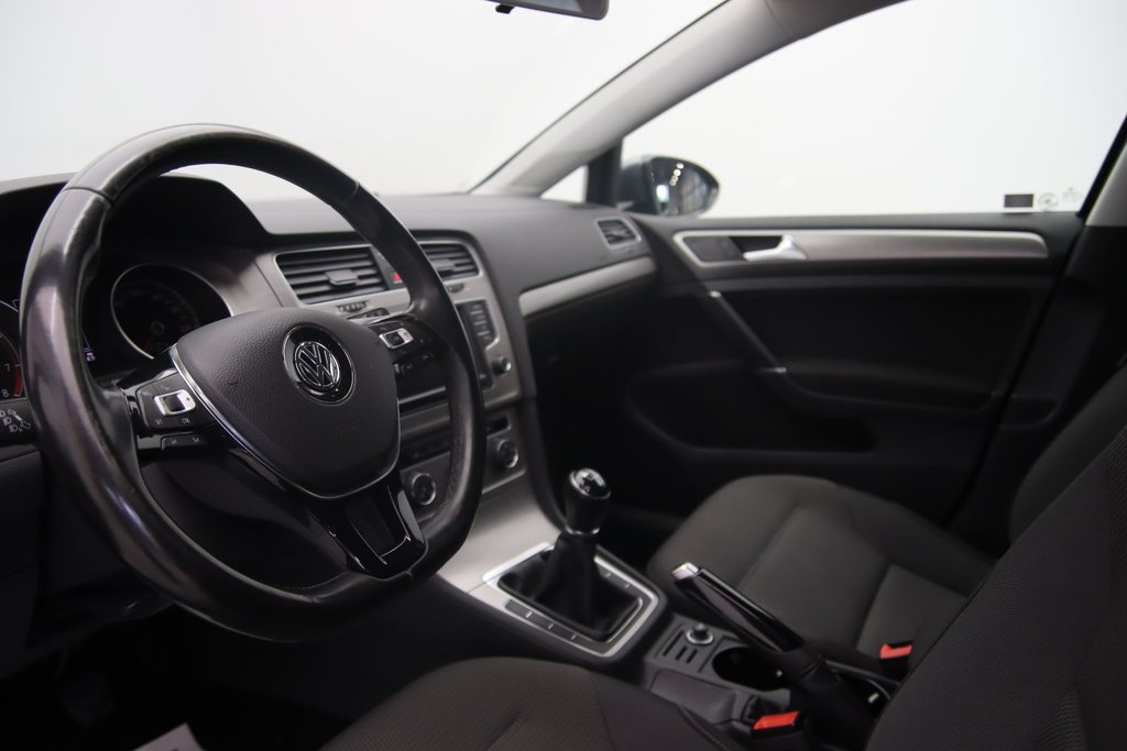 Volkswagen Golf  2017 à Jonquière, Québec - 6 - w1024h768px