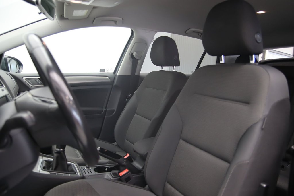 Volkswagen Golf  2017 à Jonquière, Québec - 7 - w1024h768px