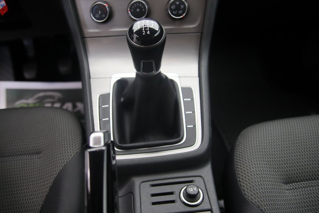 Volkswagen Golf  2017 à Jonquière, Québec - 13 - w1024h768px