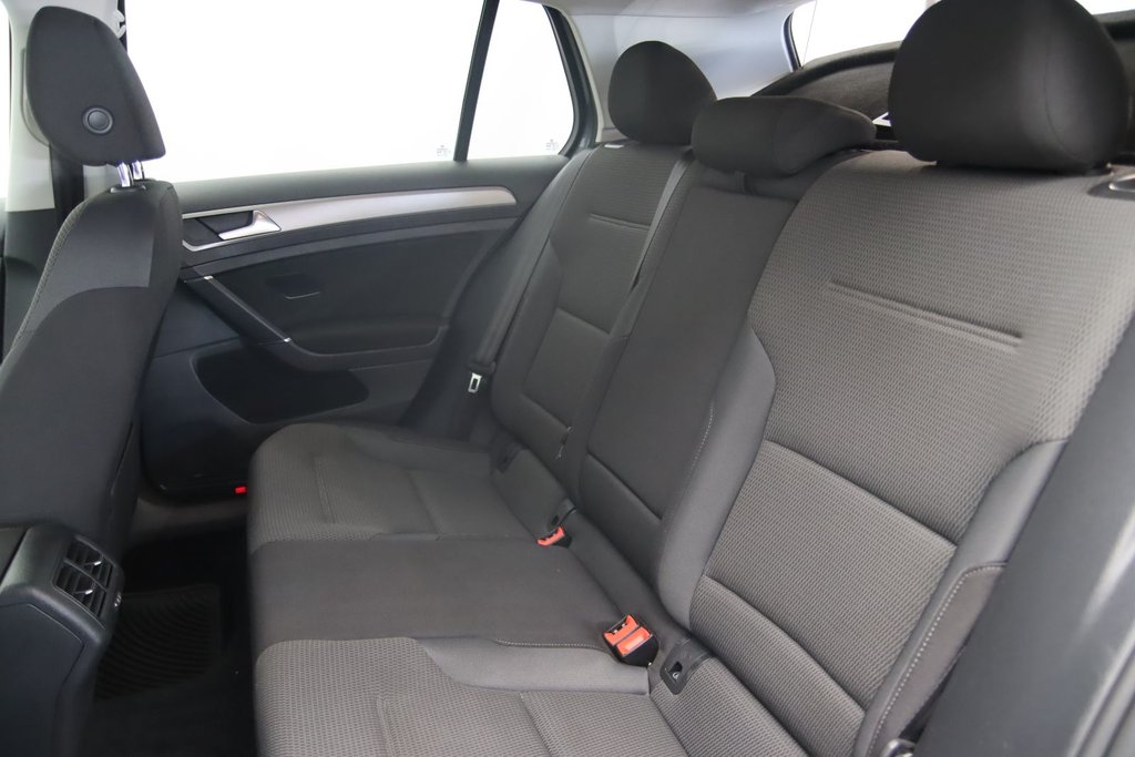 Volkswagen Golf  2017 à Jonquière, Québec - 9 - w1024h768px