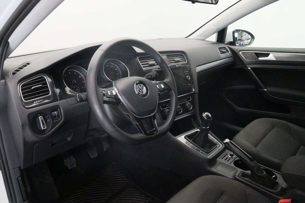 2021 Volkswagen Golf in Baie-Comeau, Quebec - 6 - w1024h768px