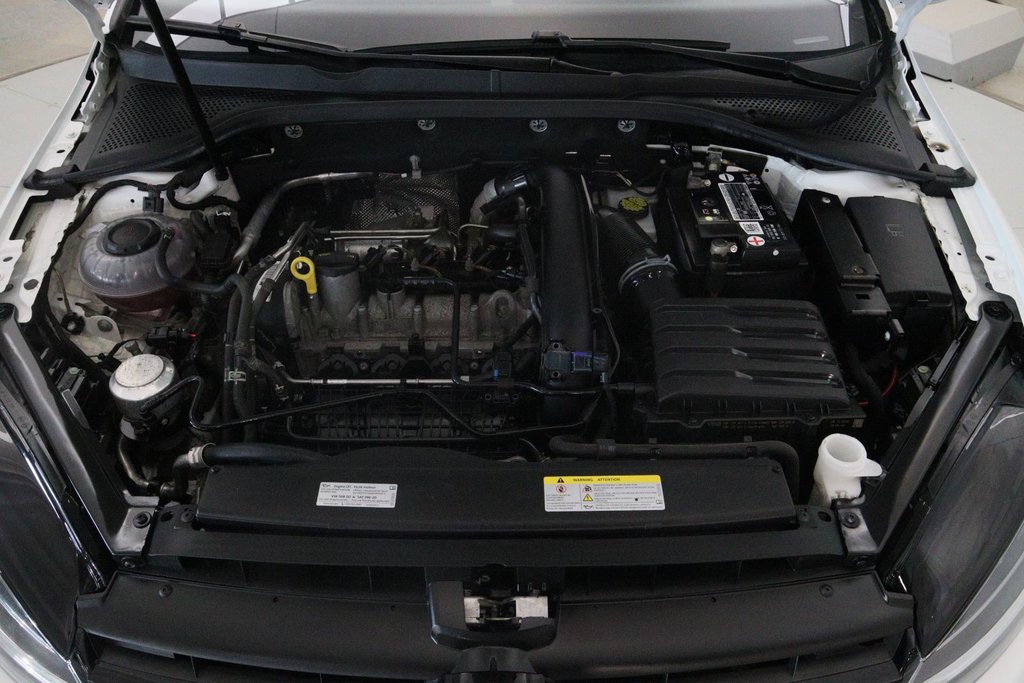 2021 Volkswagen Golf in Baie-Comeau, Quebec - 17 - w1024h768px