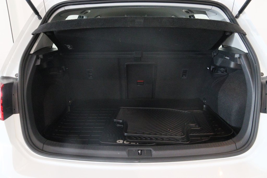 2021 Volkswagen Golf in Baie-Comeau, Quebec - 16 - w1024h768px