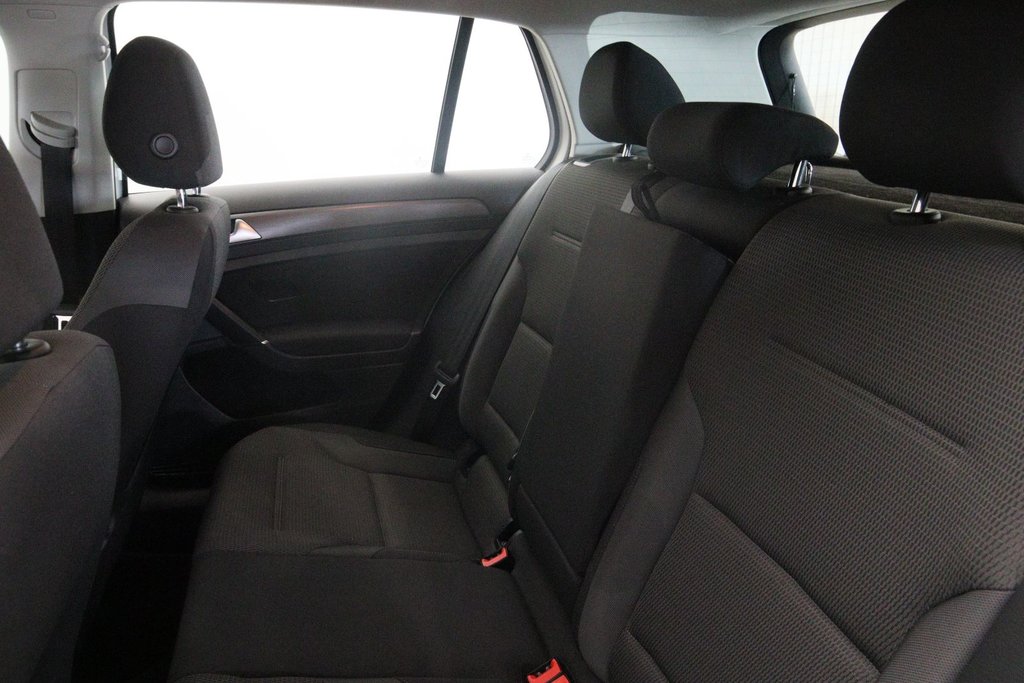 2021 Volkswagen Golf in Baie-Comeau, Quebec - 9 - w1024h768px