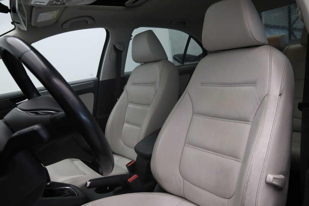 Volkswagen Jetta Sedan  2016 à Jonquière, Québec - 7 - w1024h768px