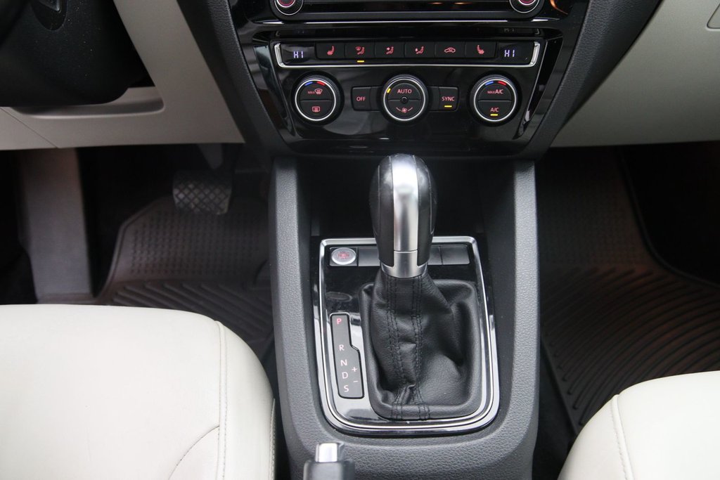 Volkswagen Jetta Sedan  2016 à Jonquière, Québec - 12 - w1024h768px