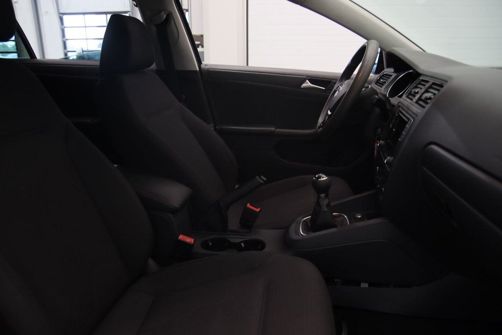 Volkswagen Jetta Sedan  2017 à Jonquière, Québec - 15 - w1024h768px