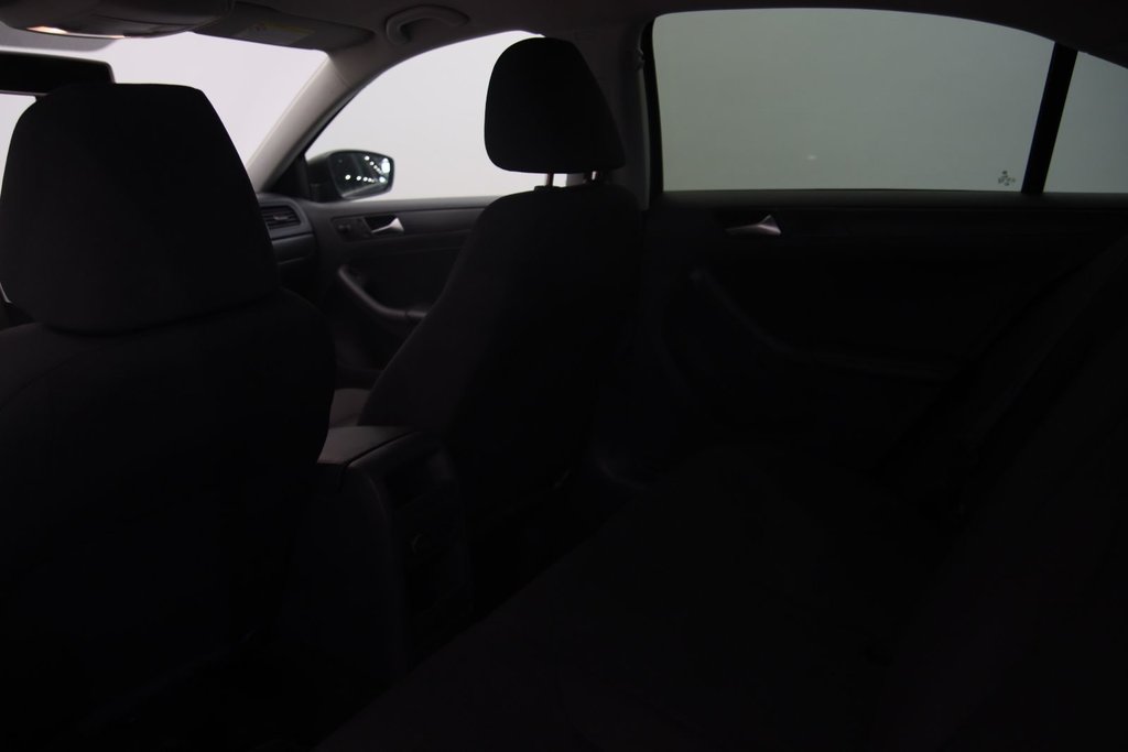 Volkswagen Jetta Sedan  2017 à Jonquière, Québec - 8 - w1024h768px