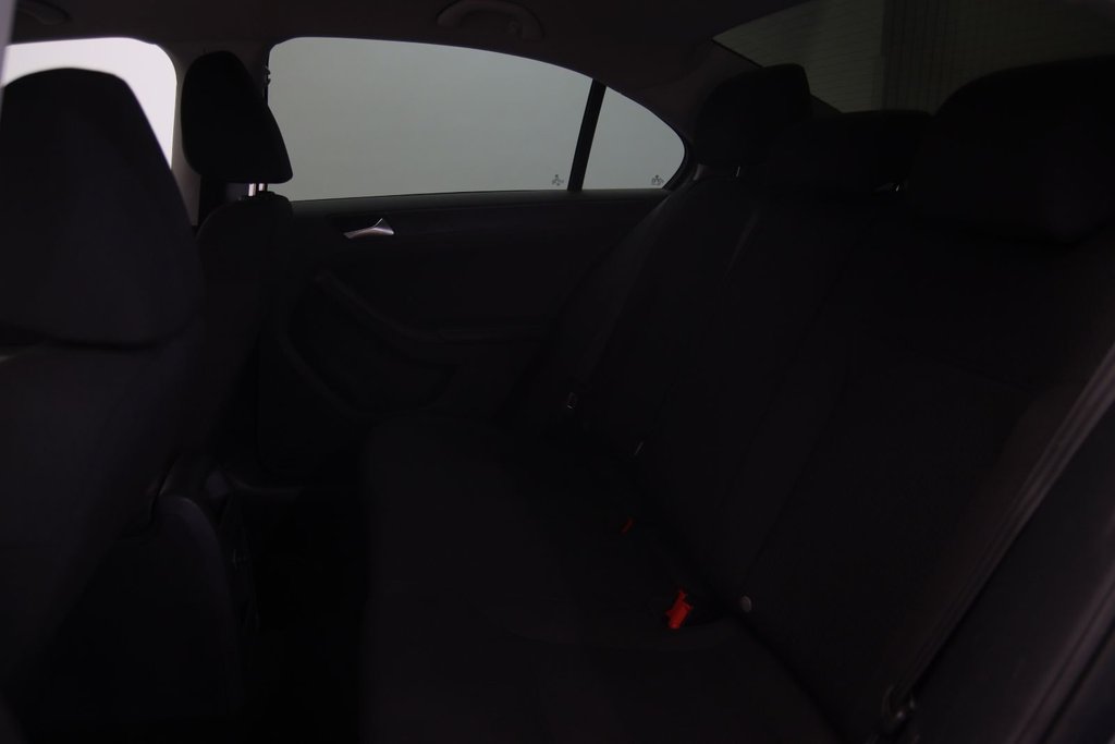 Volkswagen Jetta Sedan  2017 à Jonquière, Québec - 9 - w1024h768px