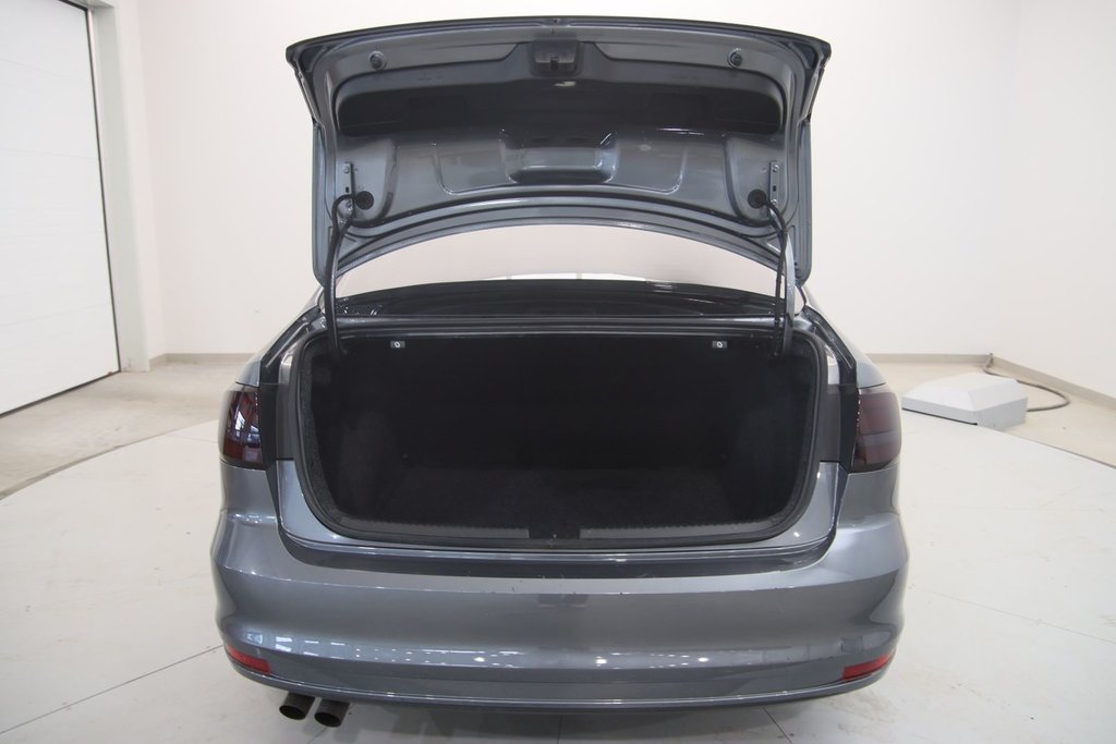 Volkswagen Jetta Sedan  2017 à Jonquière, Québec - 17 - w1024h768px