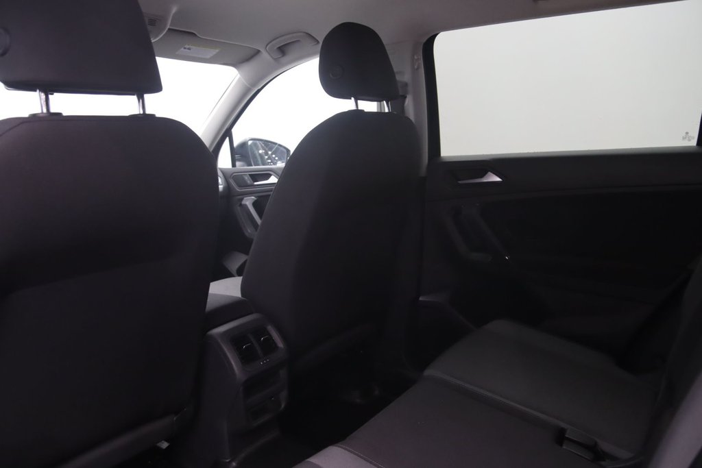 2020 Volkswagen Tiguan in Jonquière, Quebec - 8 - w1024h768px