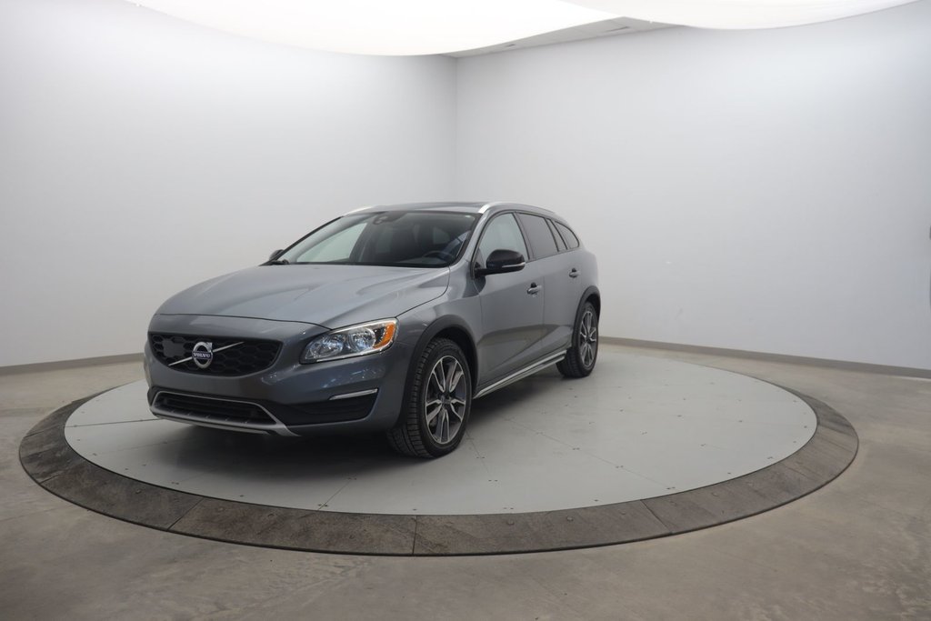 2018 Volvo V60 Cross Country in Baie-Comeau, Quebec - 1 - w1024h768px
