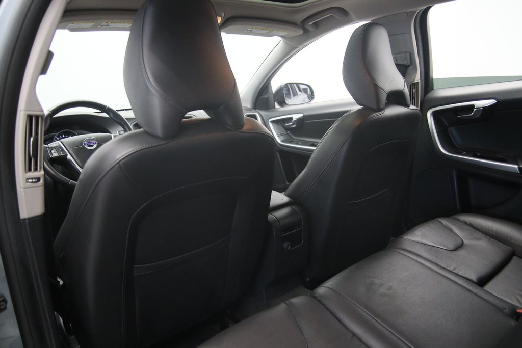 2018 Volvo V60 Cross Country in Baie-Comeau, Quebec - 10 - w1024h768px