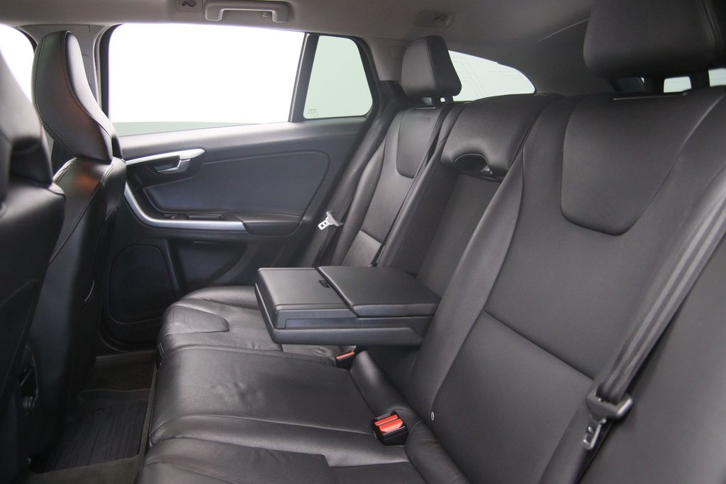 2018 Volvo V60 Cross Country in Baie-Comeau, Quebec - 9 - w1024h768px