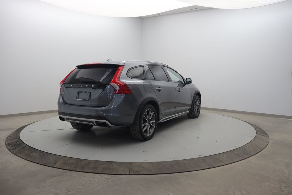 2018 Volvo V60 Cross Country in Baie-Comeau, Quebec - 4 - w1024h768px