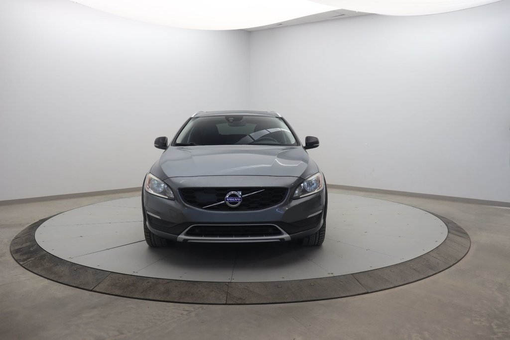2018 Volvo V60 Cross Country in Baie-Comeau, Quebec - 2 - w1024h768px