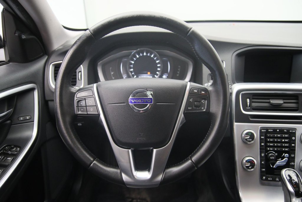 2018 Volvo V60 Cross Country in Baie-Comeau, Quebec - 12 - w1024h768px