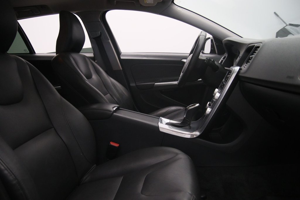 2018 Volvo V60 Cross Country in Baie-Comeau, Quebec - 16 - w1024h768px