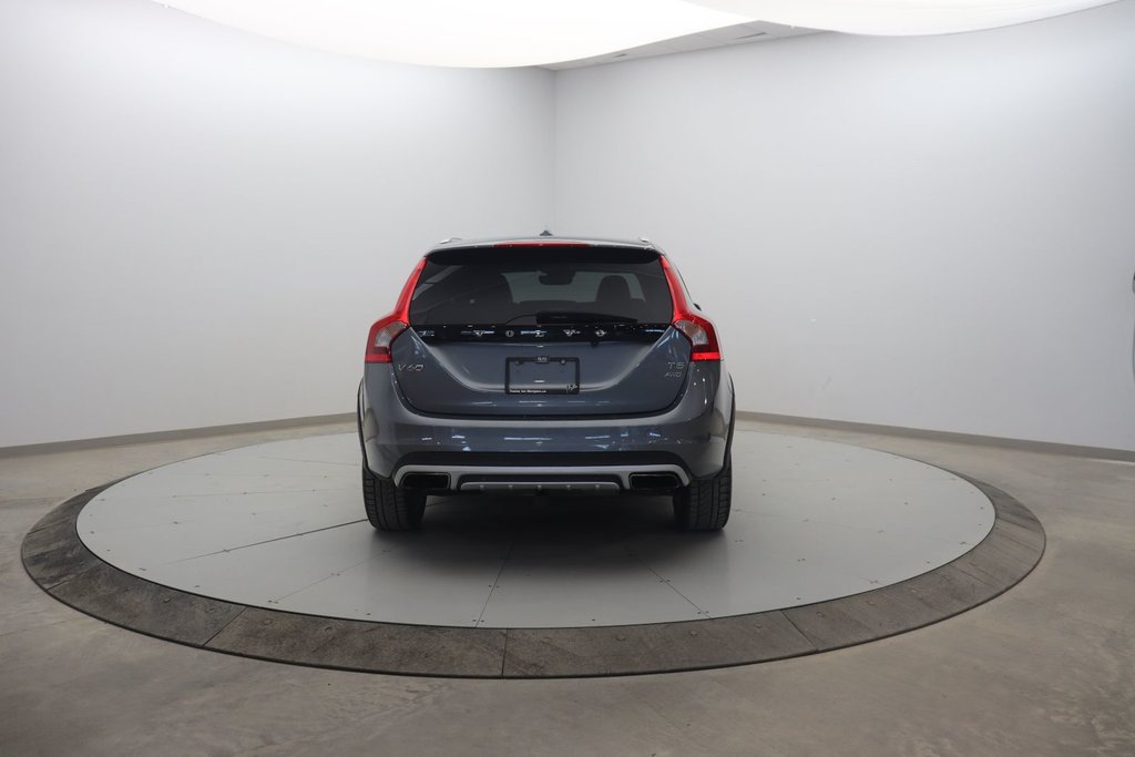 2018 Volvo V60 Cross Country in Baie-Comeau, Quebec - 5 - w1024h768px