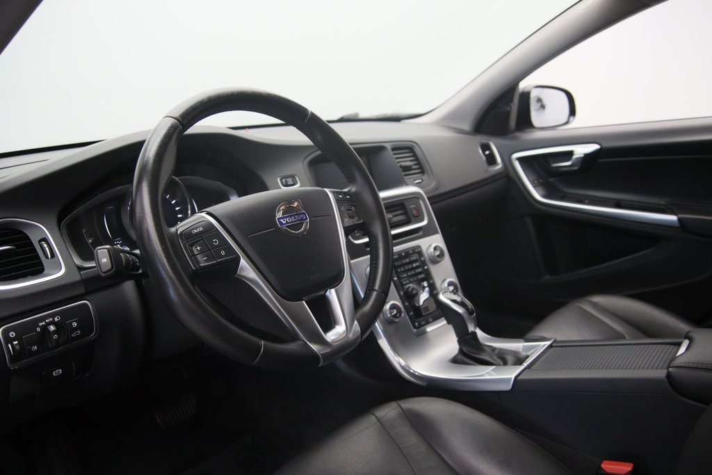 2018 Volvo V60 Cross Country in Baie-Comeau, Quebec - 7 - w1024h768px