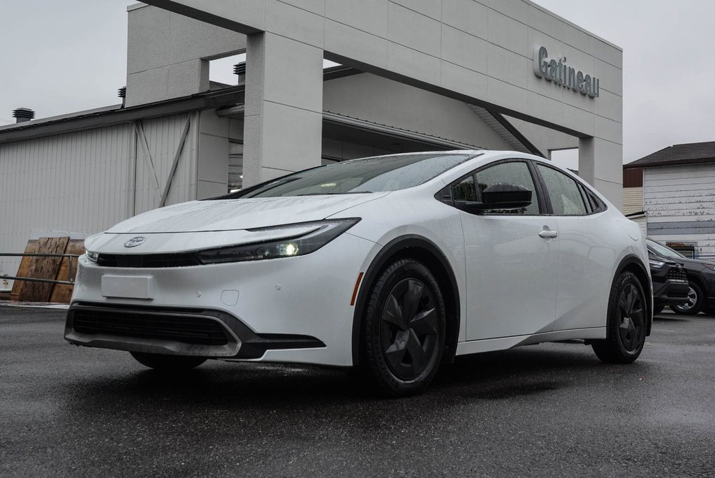 Toyota PRIUS PRIME SE 2024 à Gatineau, Québec - 2 - w1024h768px