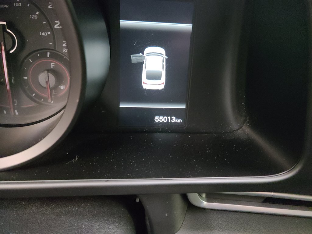 2023  Elantra Essential in Magog, Quebec - 21 - w1024h768px