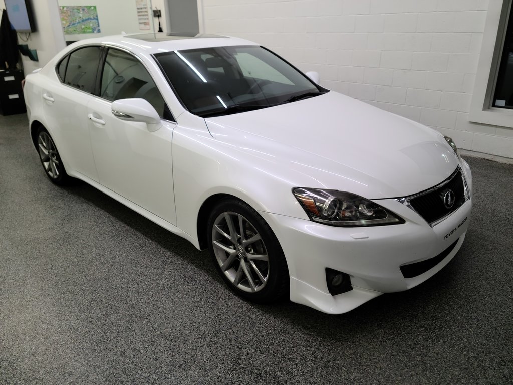 IS 250 AWD, AUTOMATIQUE, CUIR, TOIT, 2013 à Magog, Québec - 1 - w1024h768px