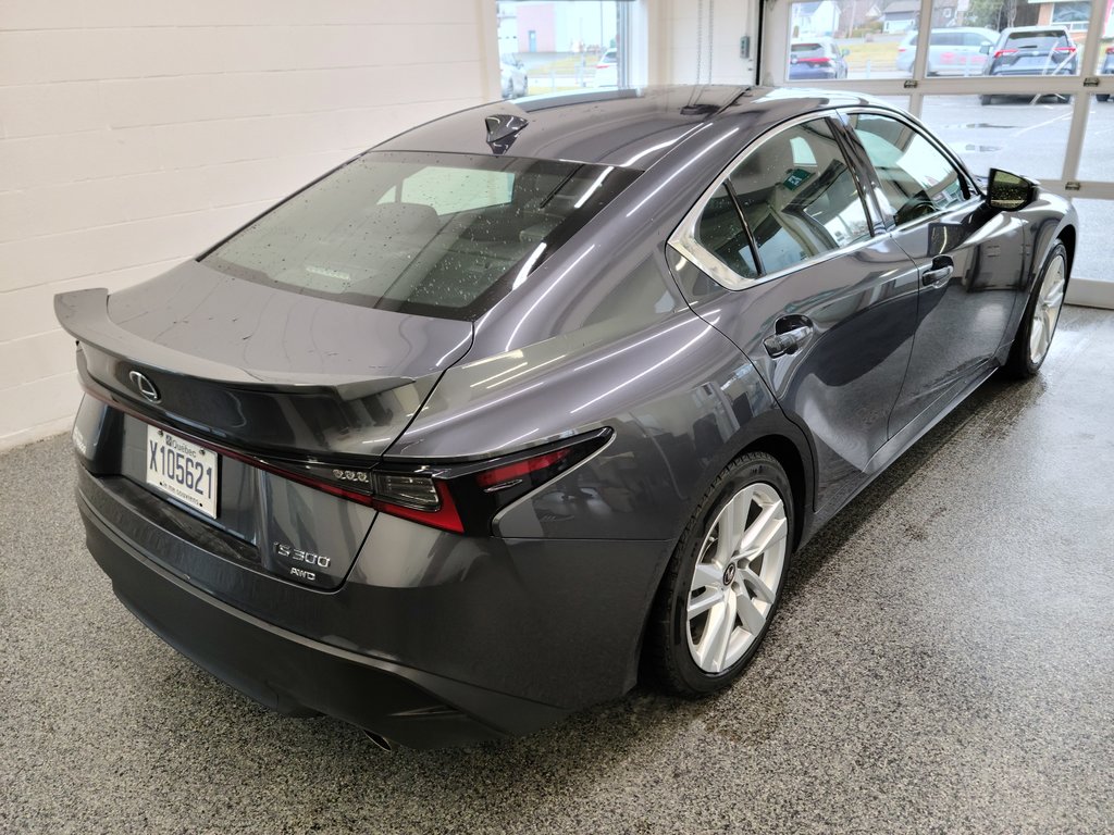 2022  IS 300 AWD, CUIR, in Magog, Quebec - 3 - w1024h768px