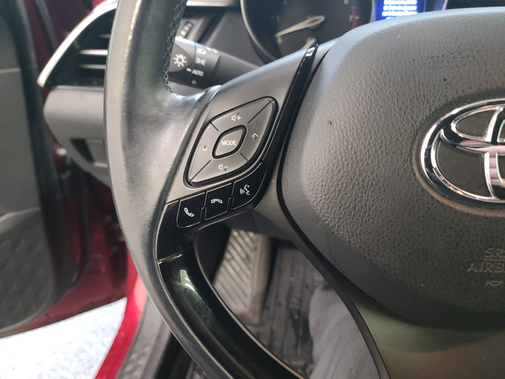 2018  C-HR XLE FWD in Magog, Quebec - 17 - w1024h768px