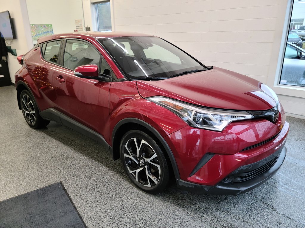 2018  C-HR XLE FWD in Magog, Quebec - 1 - w1024h768px