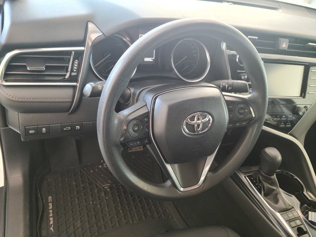 2018 Toyota Camry Hybrid LE in Magog, Quebec - 12 - w1024h768px