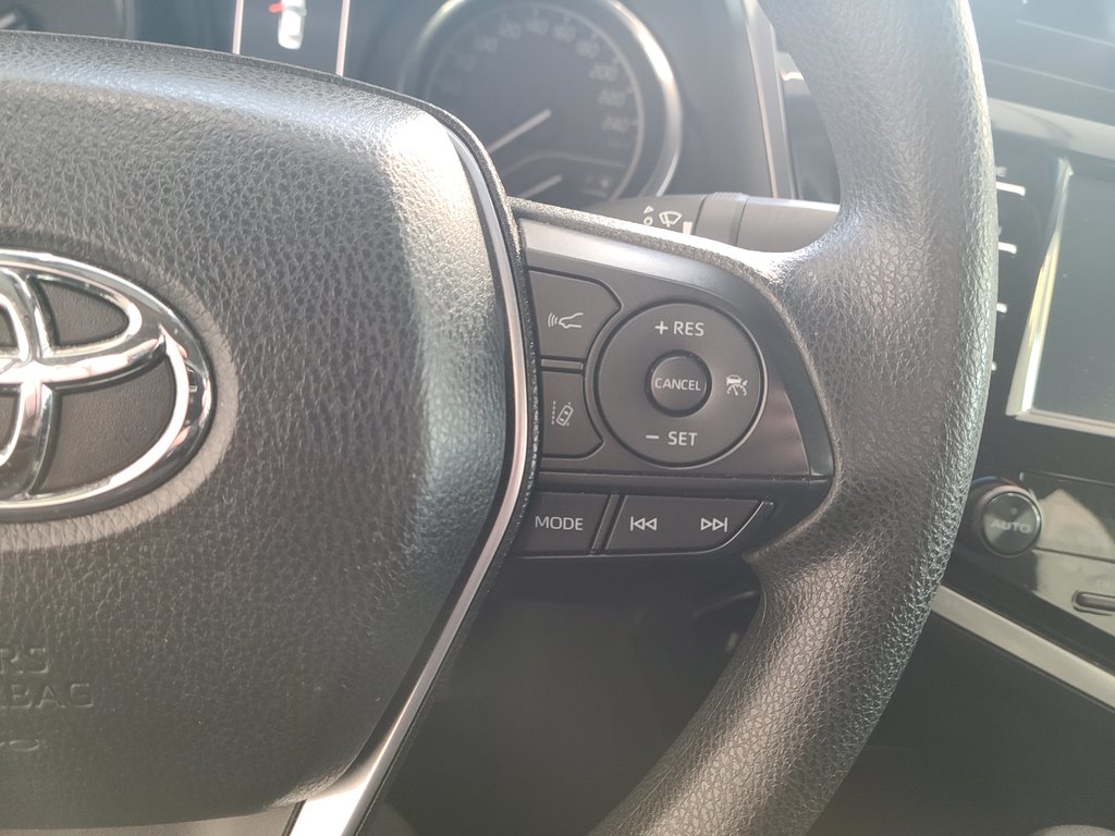 2018 Toyota Camry Hybrid LE in Magog, Quebec - 20 - w1024h768px