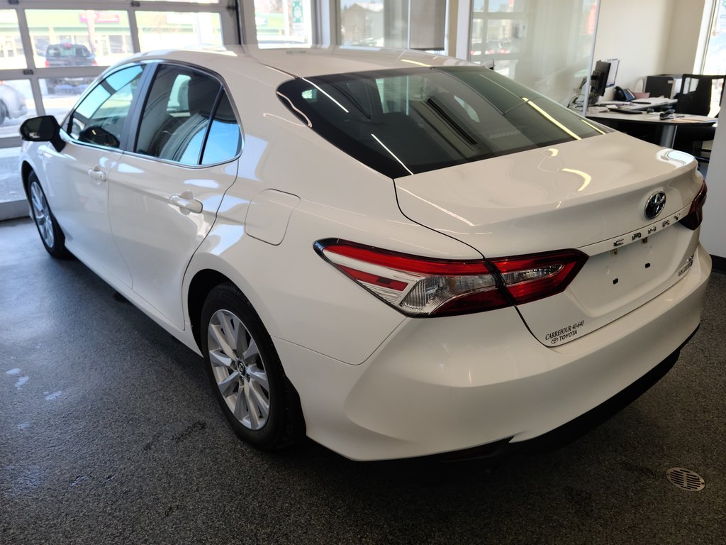 2018 Toyota Camry Hybrid LE in Magog, Quebec - 5 - w1024h768px