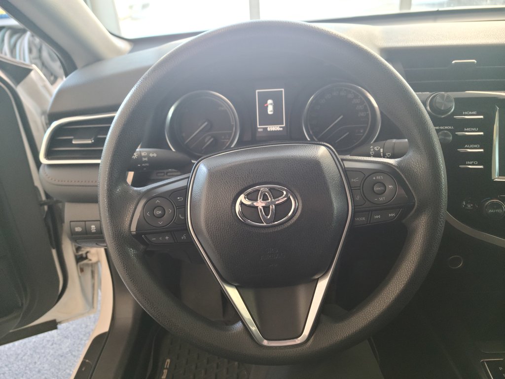 2018 Toyota Camry Hybrid LE in Magog, Quebec - 15 - w1024h768px