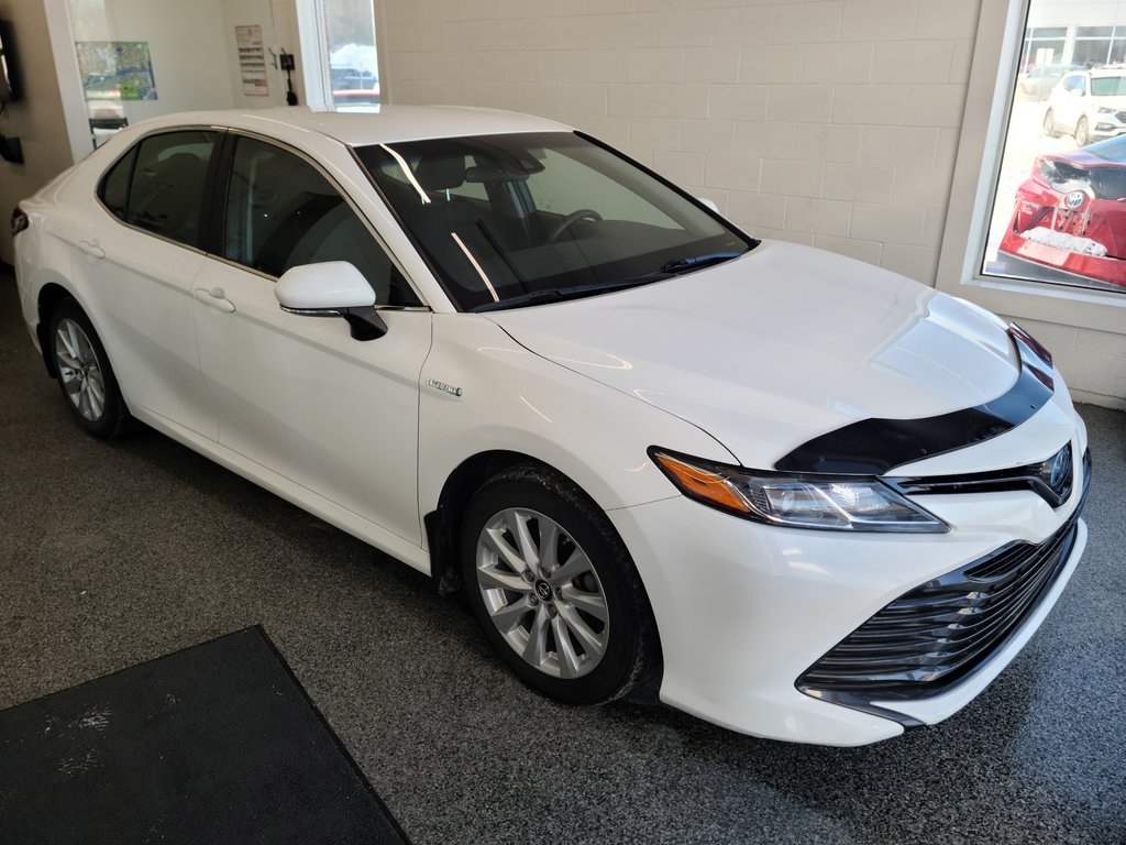 2018 Toyota Camry Hybrid LE in Magog, Quebec - 1 - w1024h768px