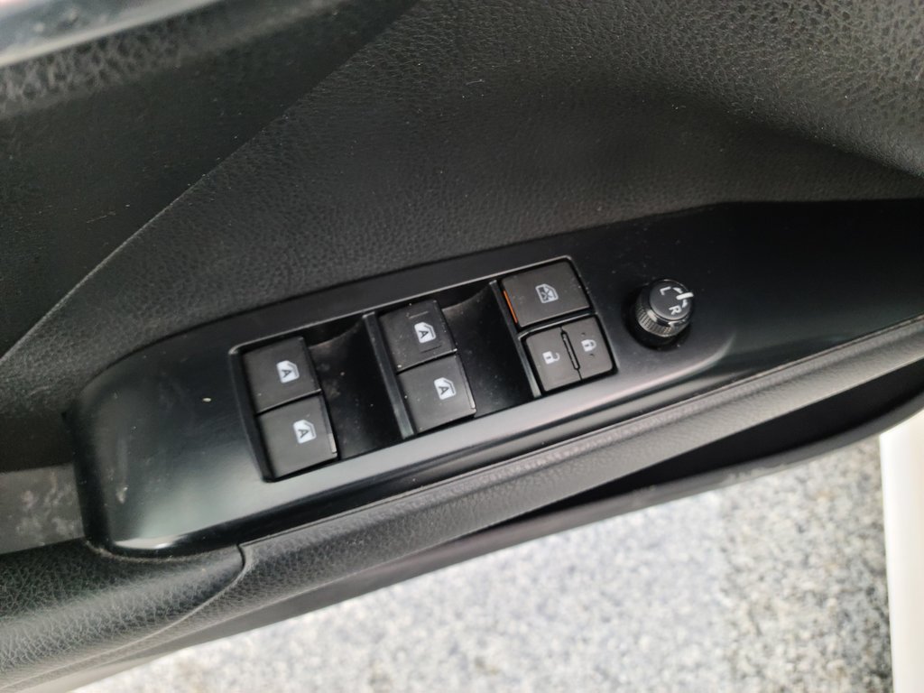 2019 Toyota Camry Hybrid SE, A/C, in Magog, Quebec - 14 - w1024h768px