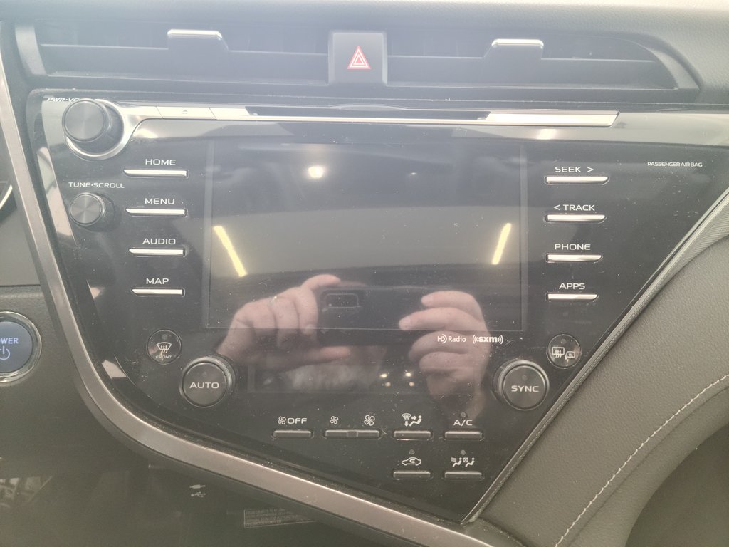 2019 Toyota Camry Hybrid SE, A/C, in Magog, Quebec - 18 - w1024h768px