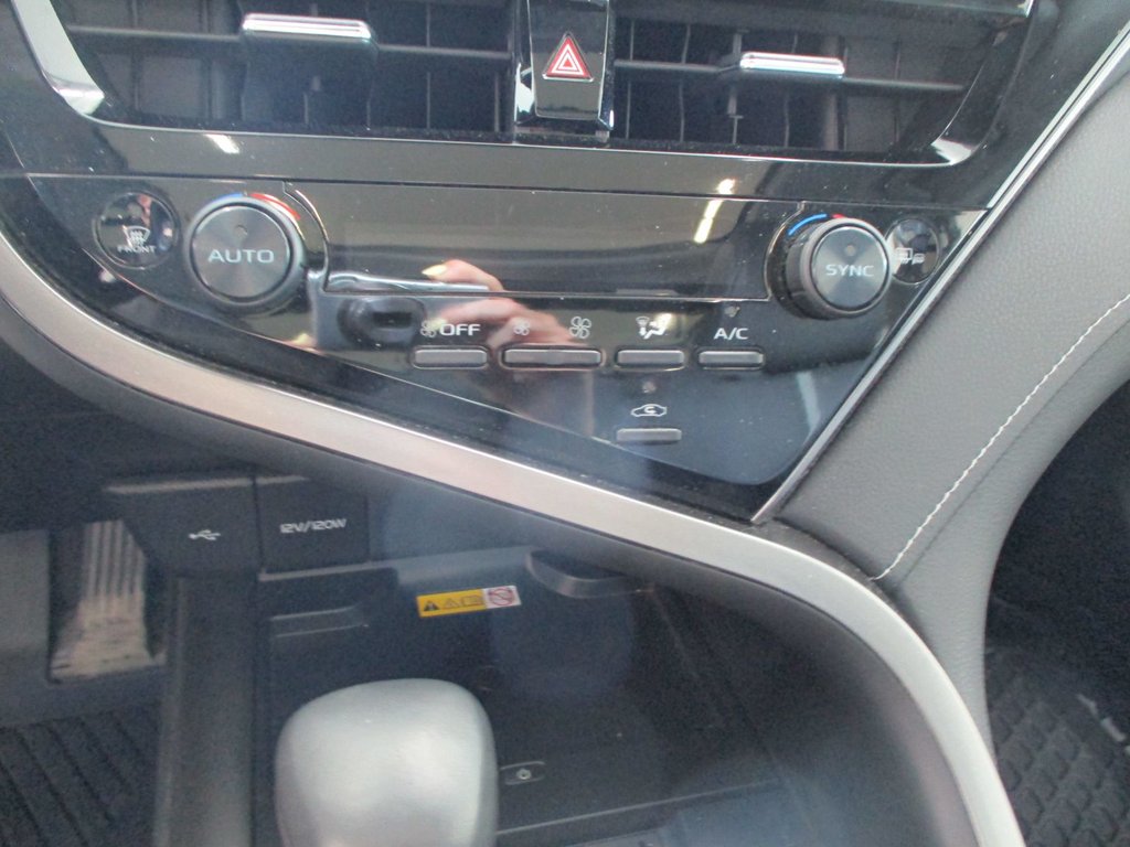 2022 Toyota Camry XSE in Magog, Quebec - 6 - w1024h768px