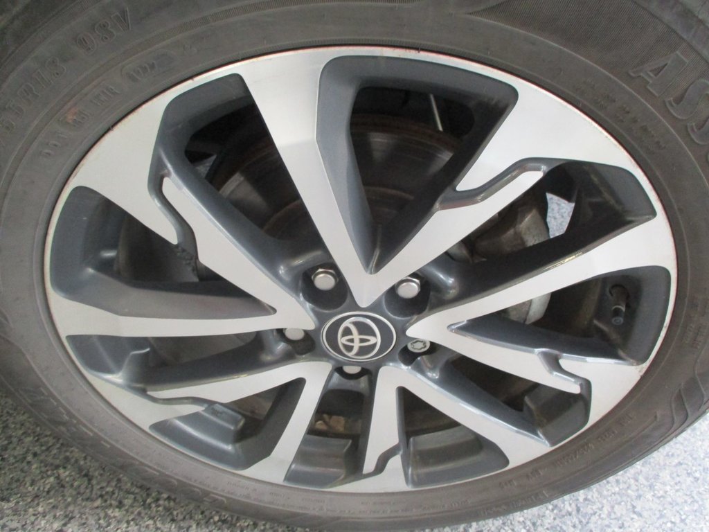 Toyota COROLLA CROSS XLE AWD, CUIR, TOIT, 2022 à Magog, Québec - 25 - w1024h768px