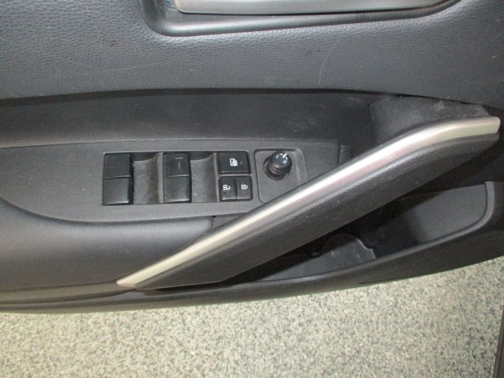Toyota COROLLA CROSS XLE AWD, CUIR, TOIT, 2022 à Magog, Québec - 15 - w1024h768px