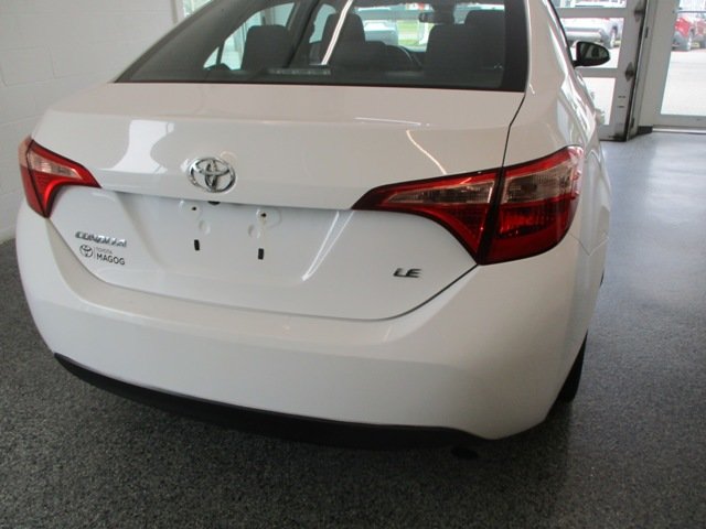 2018 Toyota Corolla LE in Magog, Quebec - 3 - w1024h768px