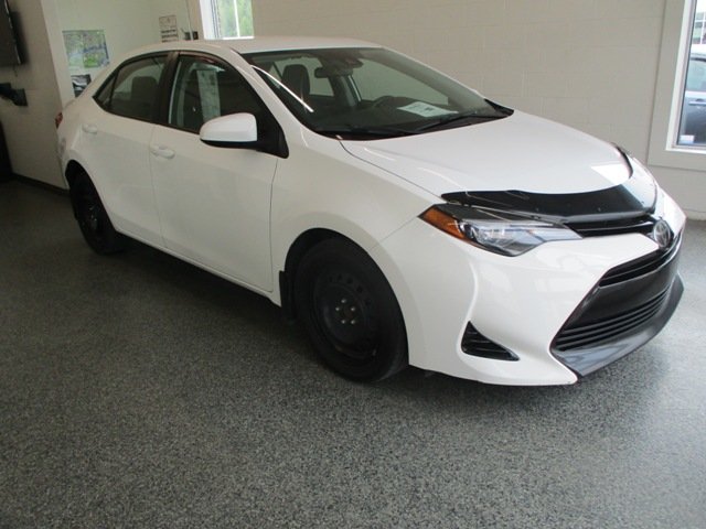 2018 Toyota Corolla LE in Magog, Quebec - 1 - w1024h768px