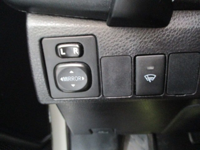 2018 Toyota Corolla LE in Magog, Quebec - 8 - w1024h768px