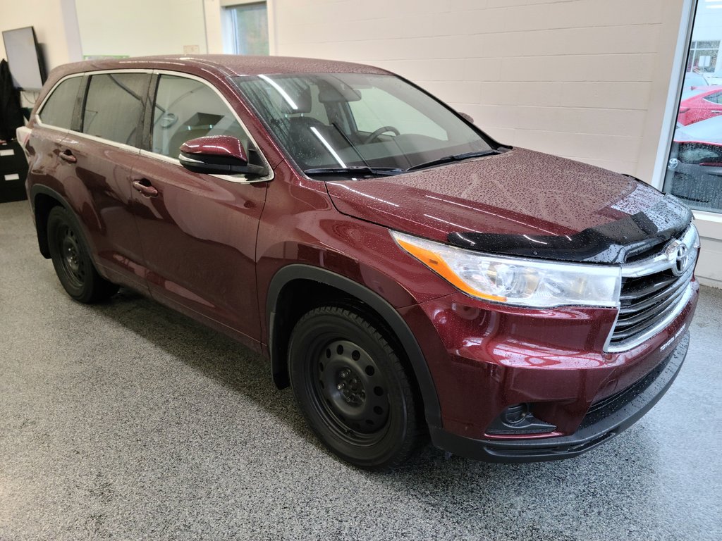 2014  Highlander LE AWD, in Magog, Quebec - 1 - w1024h768px