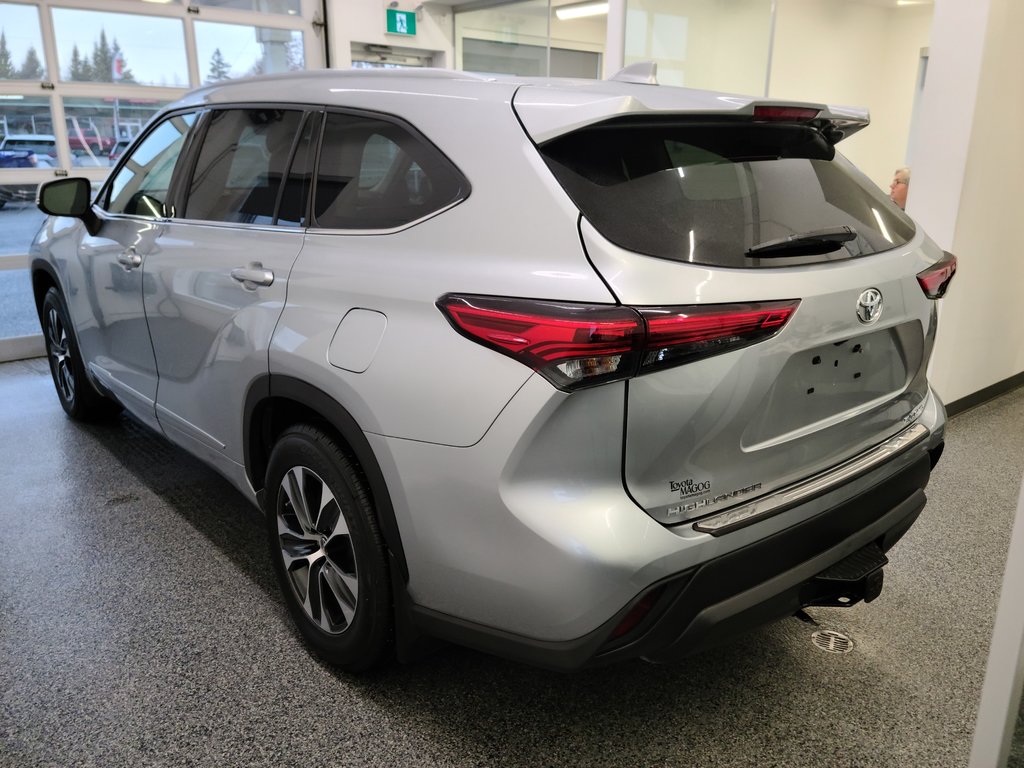 2020  Highlander XLE AWD, in Magog, Quebec - 4 - w1024h768px