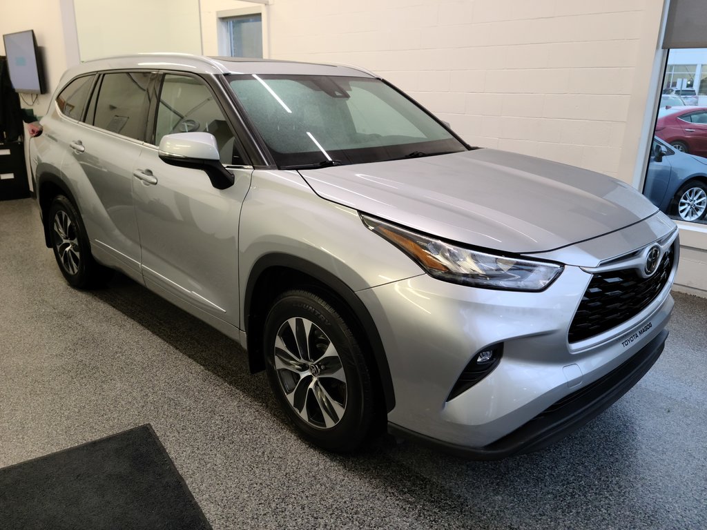 2020  Highlander XLE AWD, in Magog, Quebec - 1 - w1024h768px