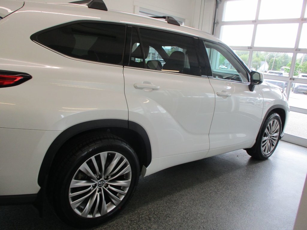 Highlander LIMITED AWD, GARANTIE JUSQU EN 2026, 2022 à Magog, Québec - 2 - w1024h768px