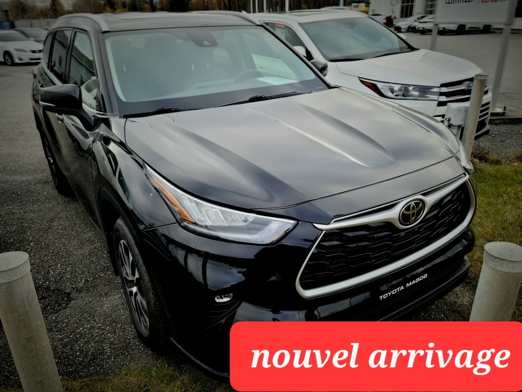 2022  Highlander XLE AWD in Magog, Quebec - 1 - w1024h768px