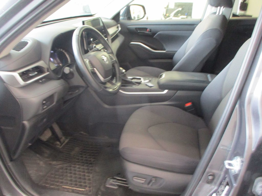 2023 Toyota Highlander hybrid LE AWD, in Magog, Quebec - 9 - w1024h768px